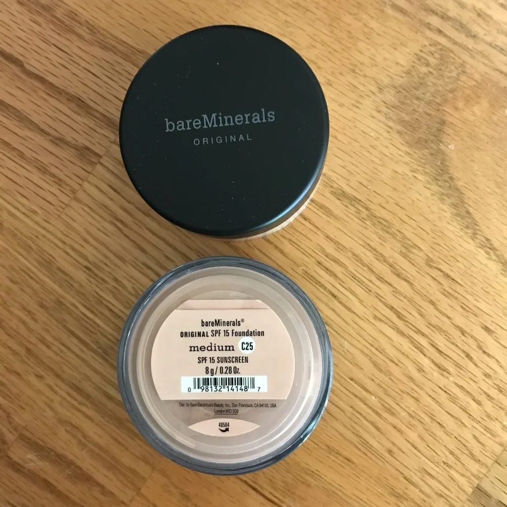 NWT BareMinerals Medium Foundation SPF 15 & Bag